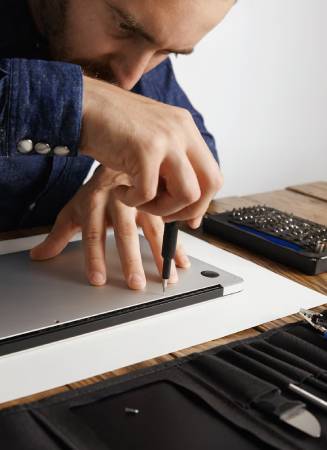 DIY vs Professional Repair: What’s Best for Phones, Tablets, and Laptops?