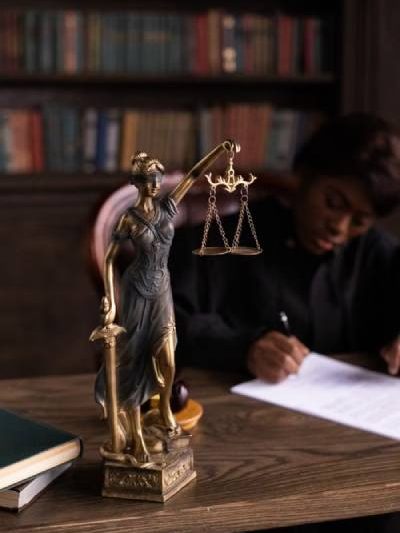 The Consultation Checklist: 12 Things to Bring to Your Criminal Defense Lawyer